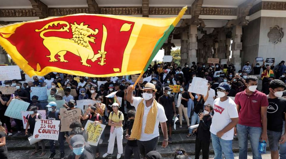 Продал все Китаю, «бедная» Шри-Ланка винит премьер-министра Раджапакса